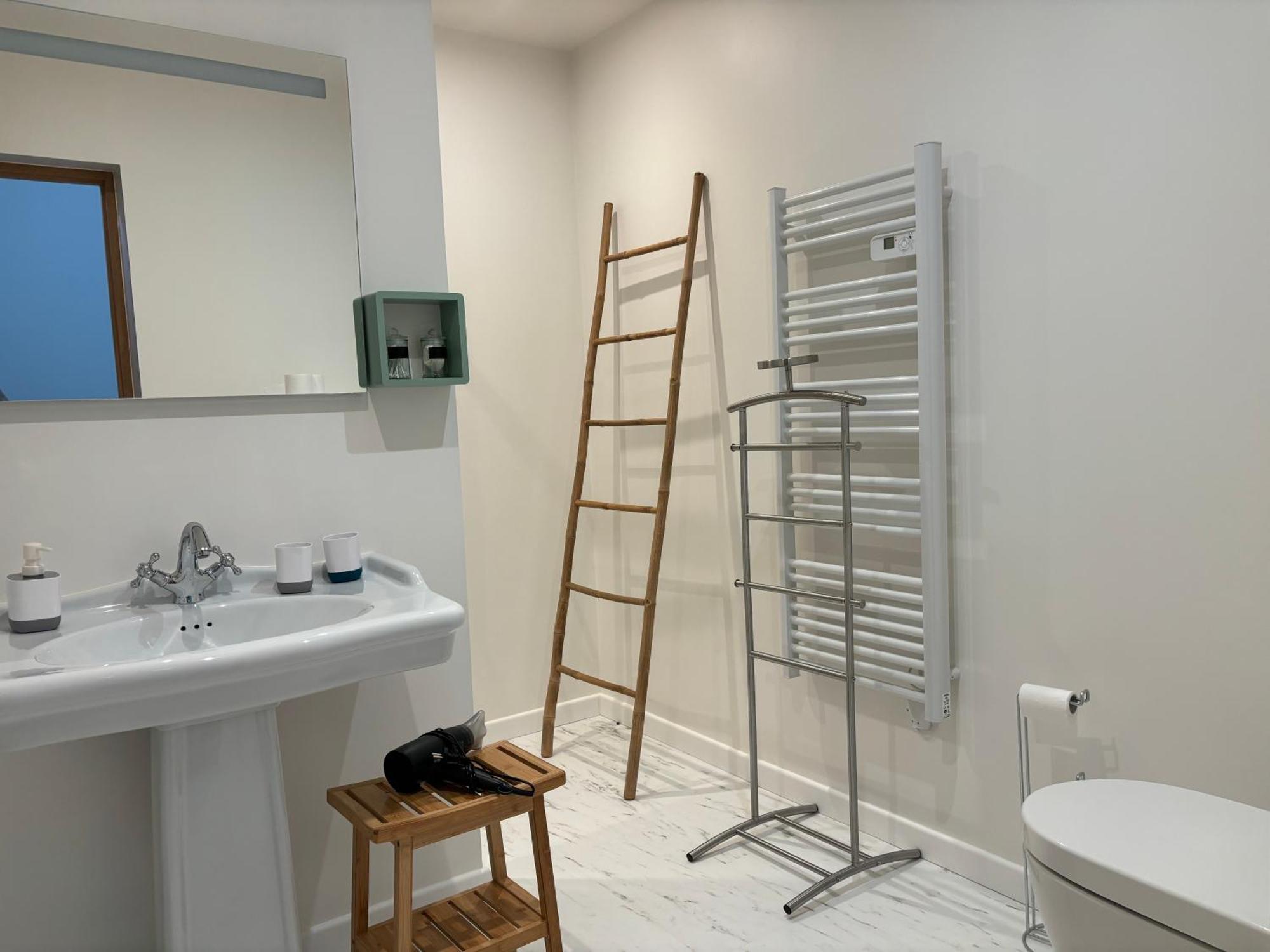 Les Communs De Chiffrevast Bed and Breakfast Tamerville Εξωτερικό φωτογραφία